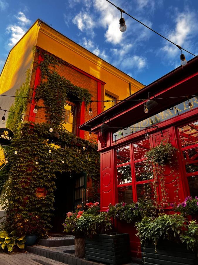 Shoemaker Irish Pub & Accommodation Кельце Экстерьер фото