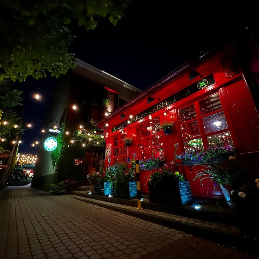 Shoemaker Irish Pub & Accommodation Кельце Экстерьер фото