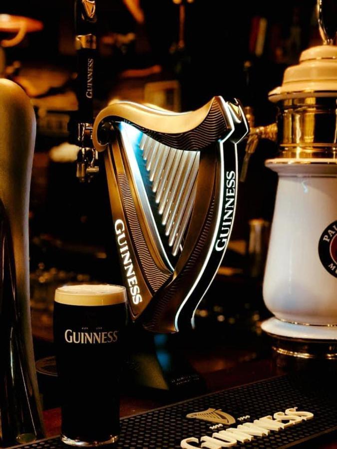 Shoemaker Irish Pub & Accommodation Кельце Экстерьер фото