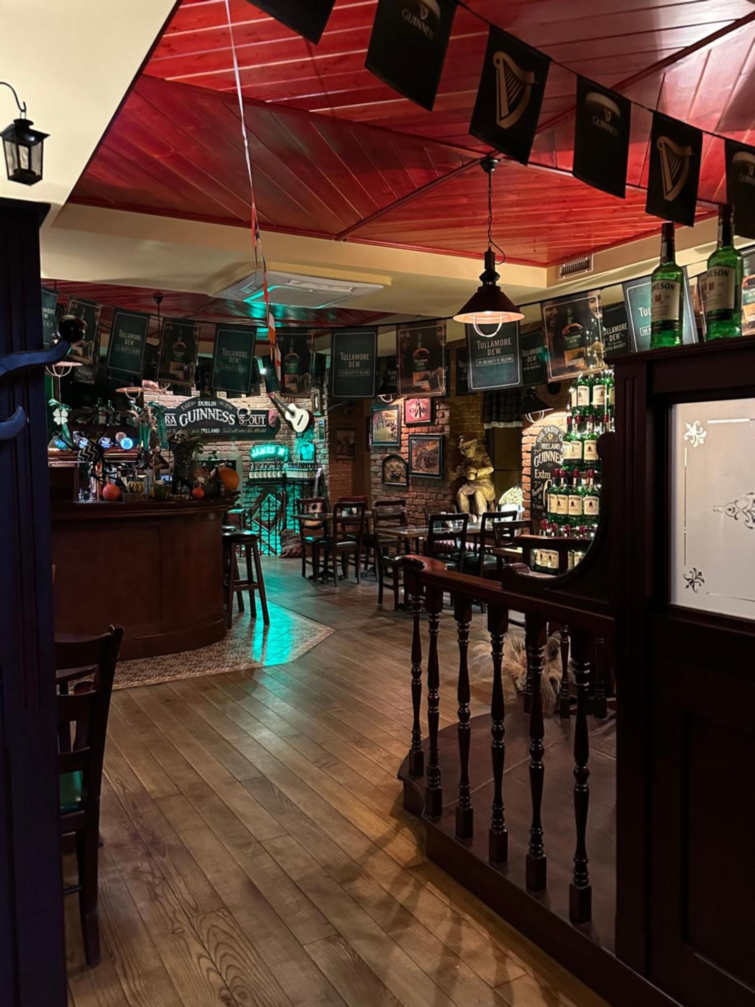 Shoemaker Irish Pub & Accommodation Кельце Экстерьер фото