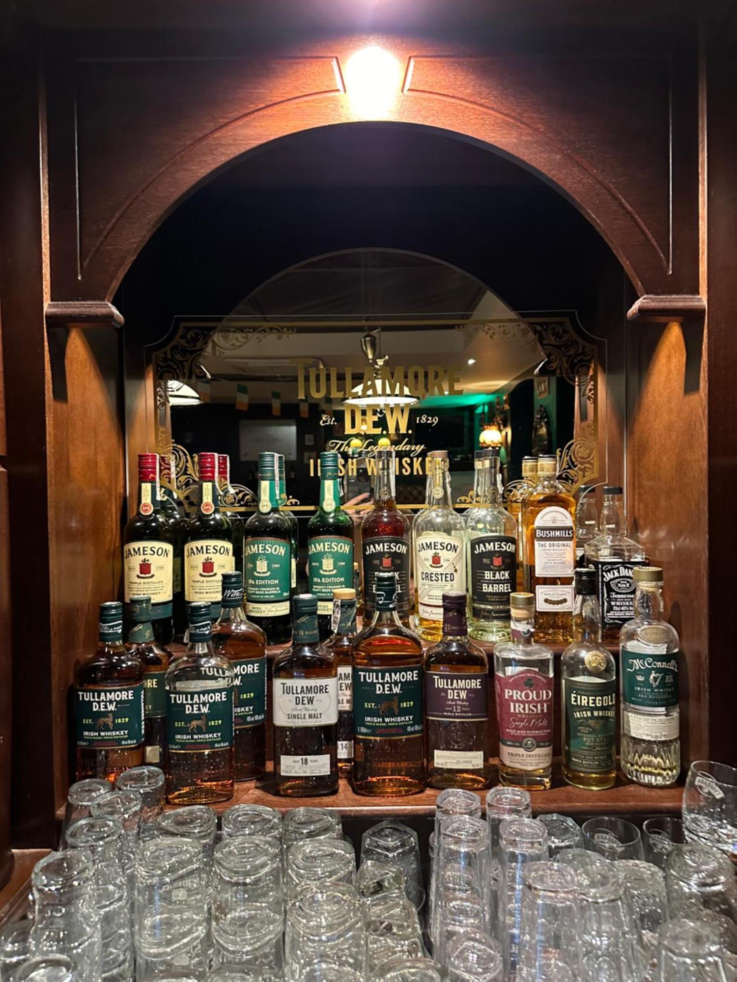 Shoemaker Irish Pub & Accommodation Кельце Экстерьер фото