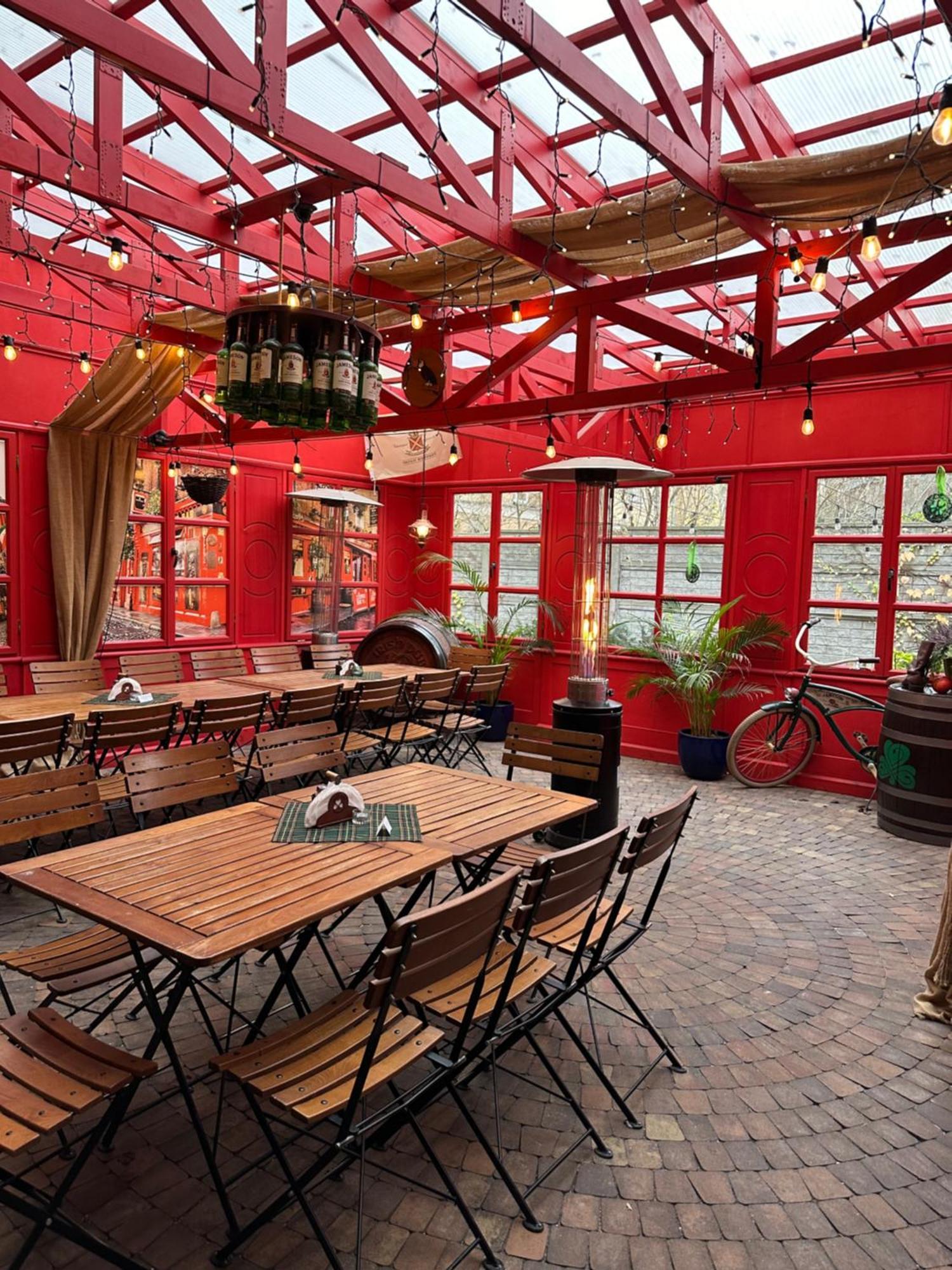 Shoemaker Irish Pub & Accommodation Кельце Экстерьер фото