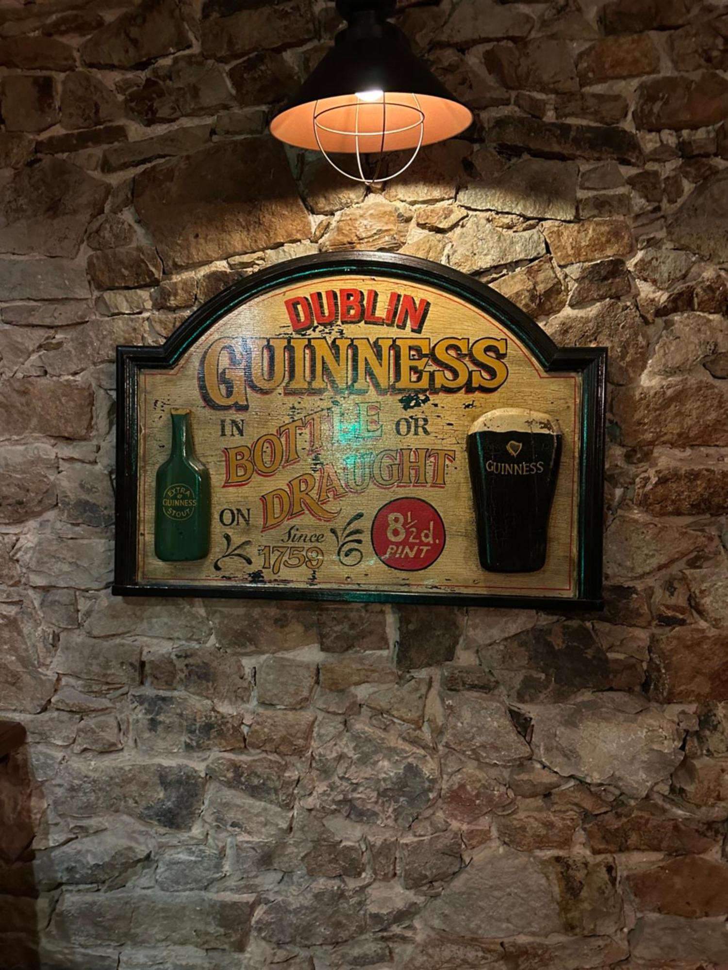 Shoemaker Irish Pub & Accommodation Кельце Экстерьер фото