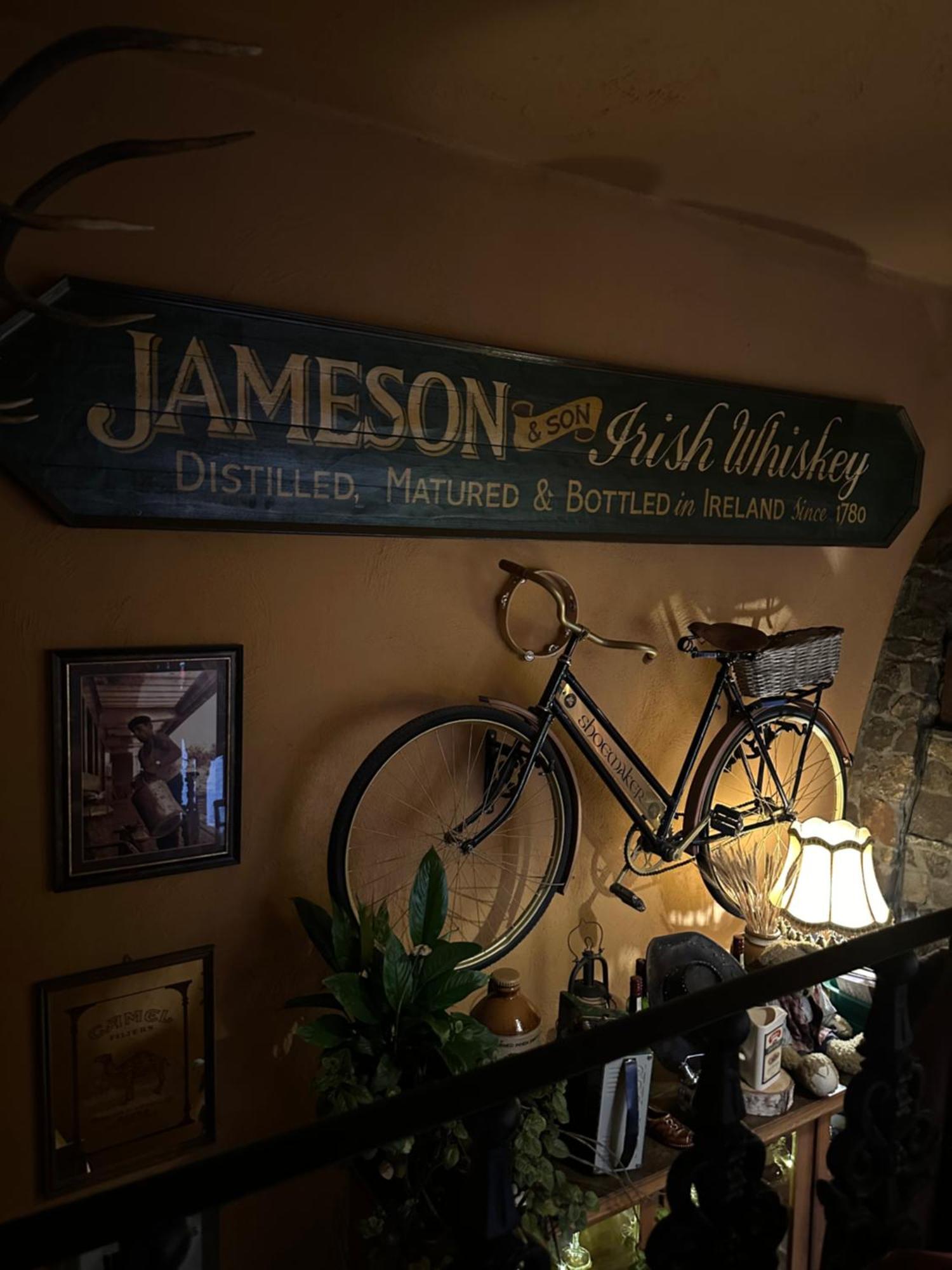Shoemaker Irish Pub & Accommodation Кельце Экстерьер фото