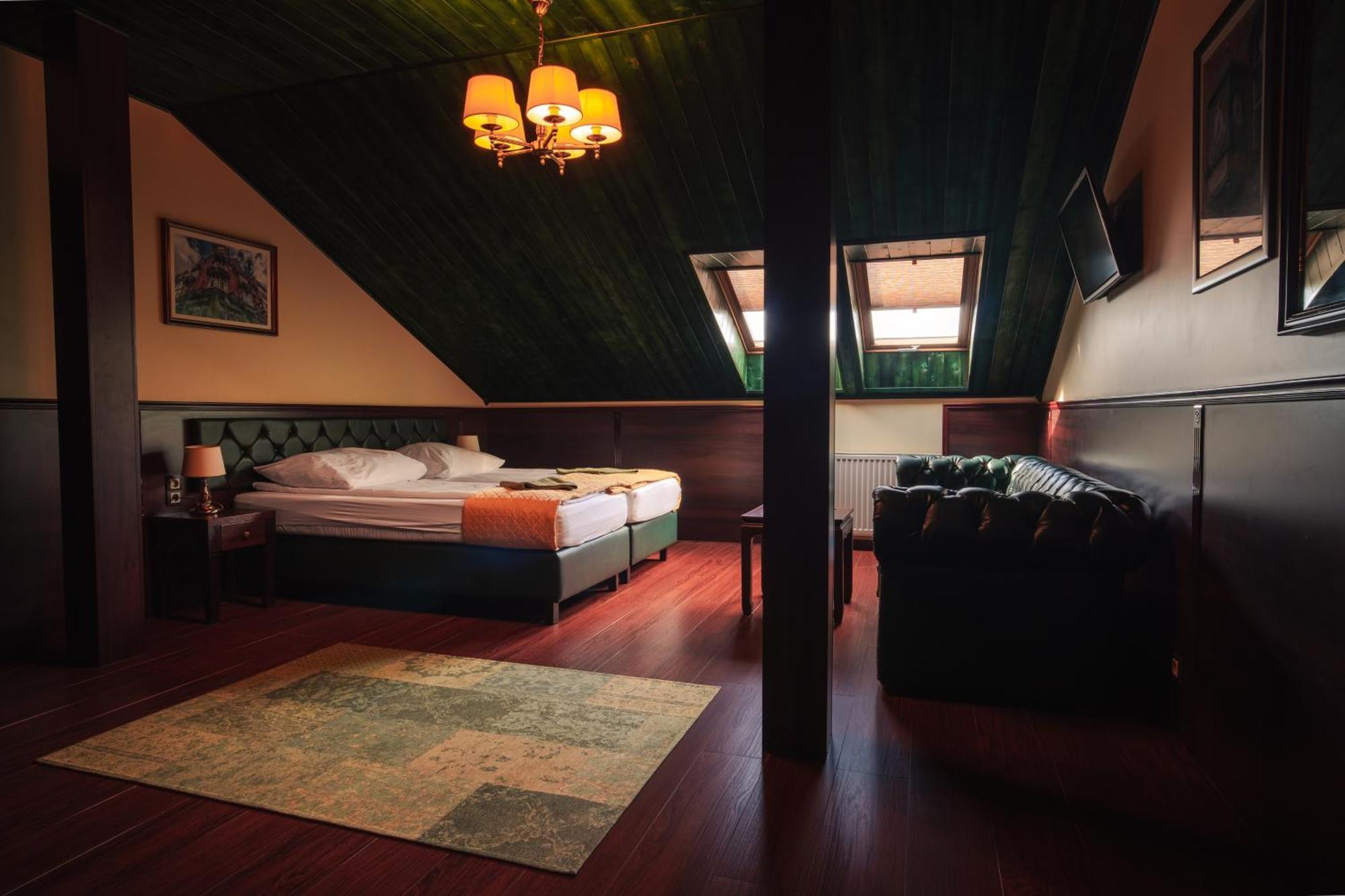 Shoemaker Irish Pub & Accommodation Кельце Экстерьер фото