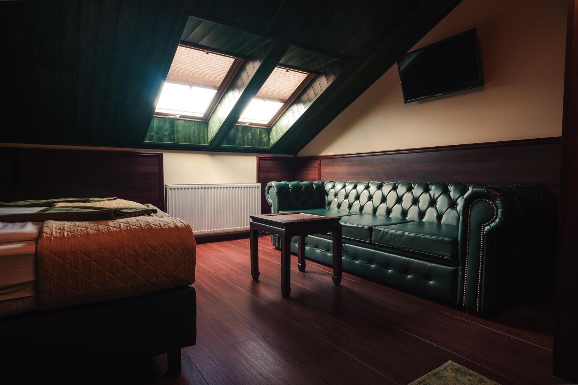 Shoemaker Irish Pub & Accommodation Кельце Экстерьер фото