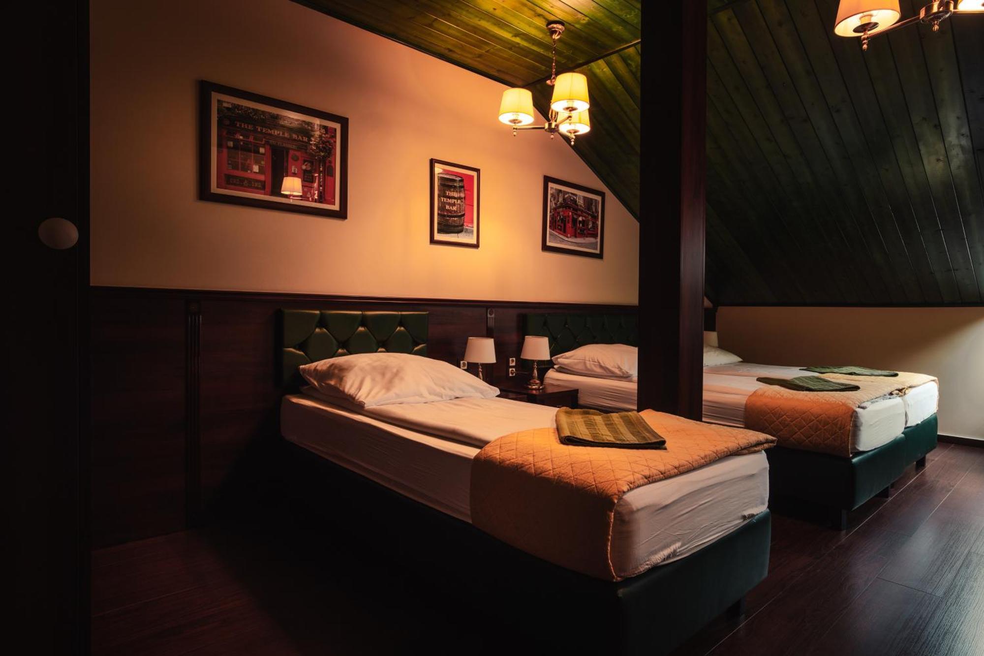 Shoemaker Irish Pub & Accommodation Кельце Экстерьер фото