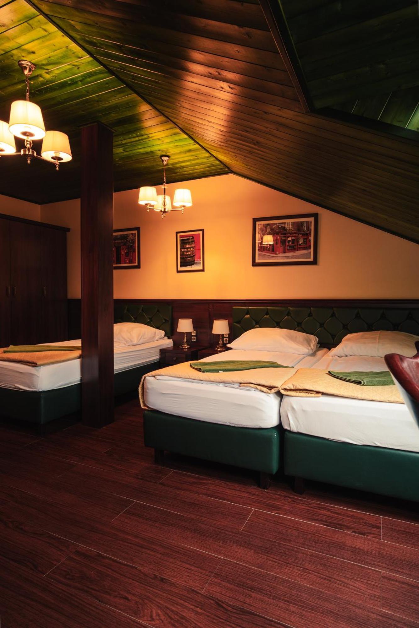 Shoemaker Irish Pub & Accommodation Кельце Экстерьер фото
