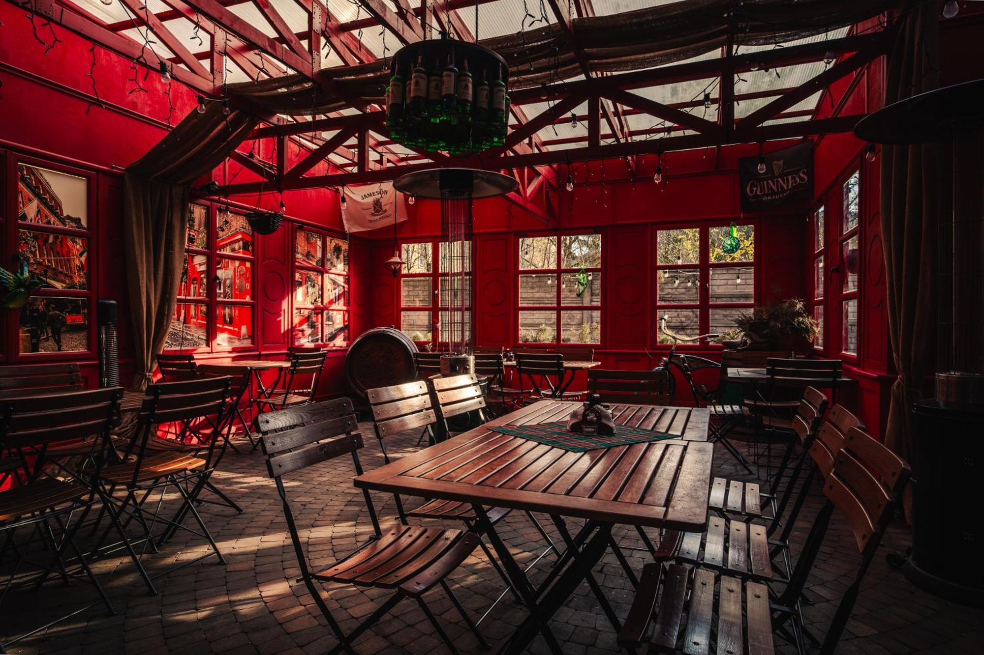 Shoemaker Irish Pub & Accommodation Кельце Экстерьер фото