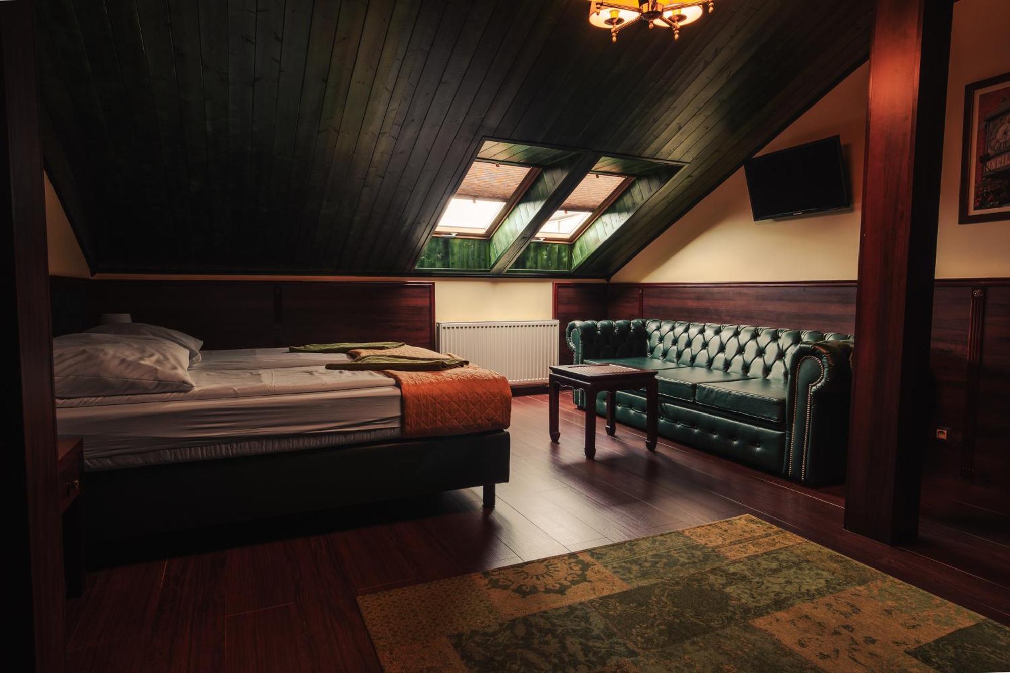 Shoemaker Irish Pub & Accommodation Кельце Экстерьер фото