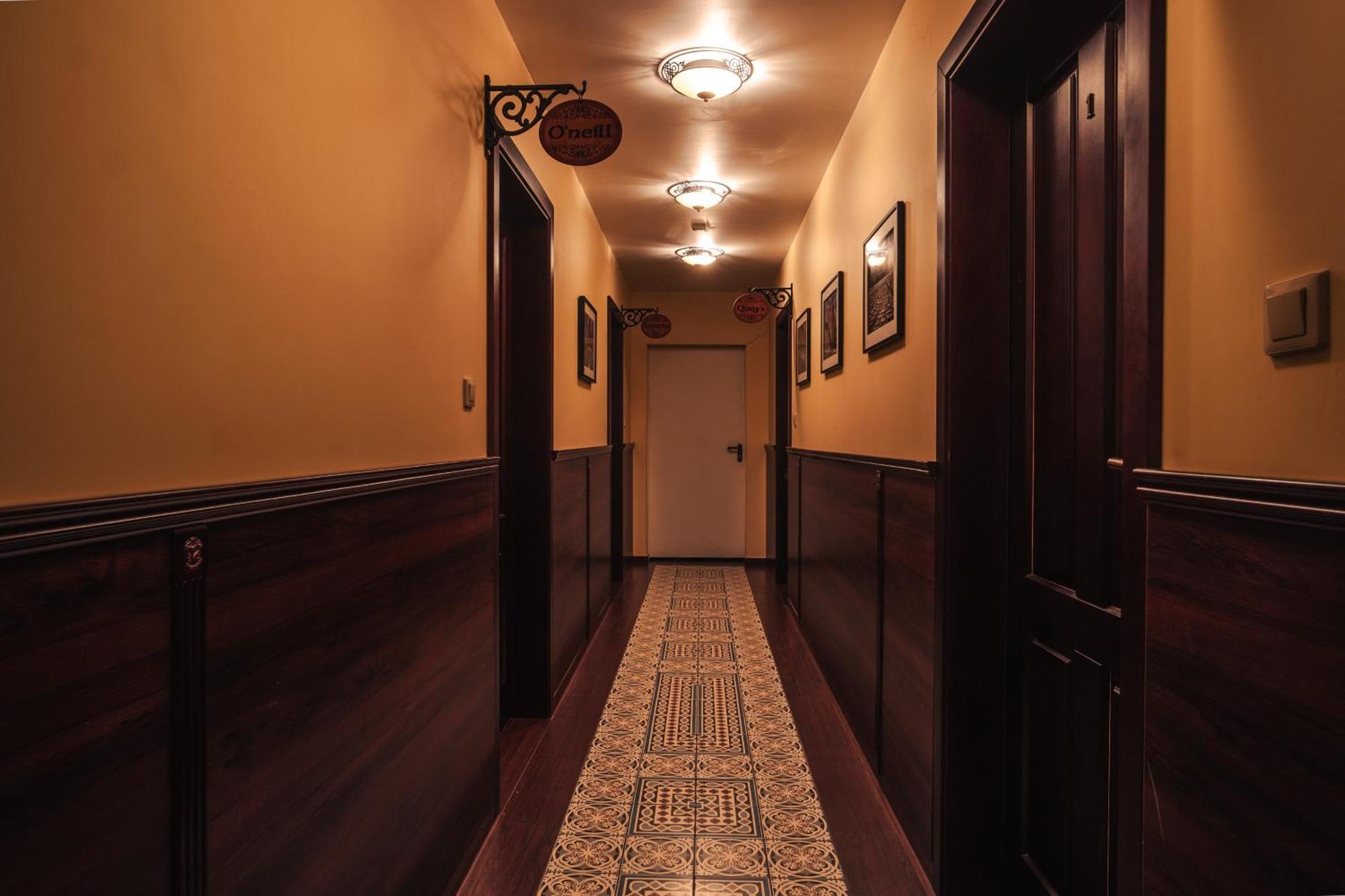 Shoemaker Irish Pub & Accommodation Кельце Экстерьер фото