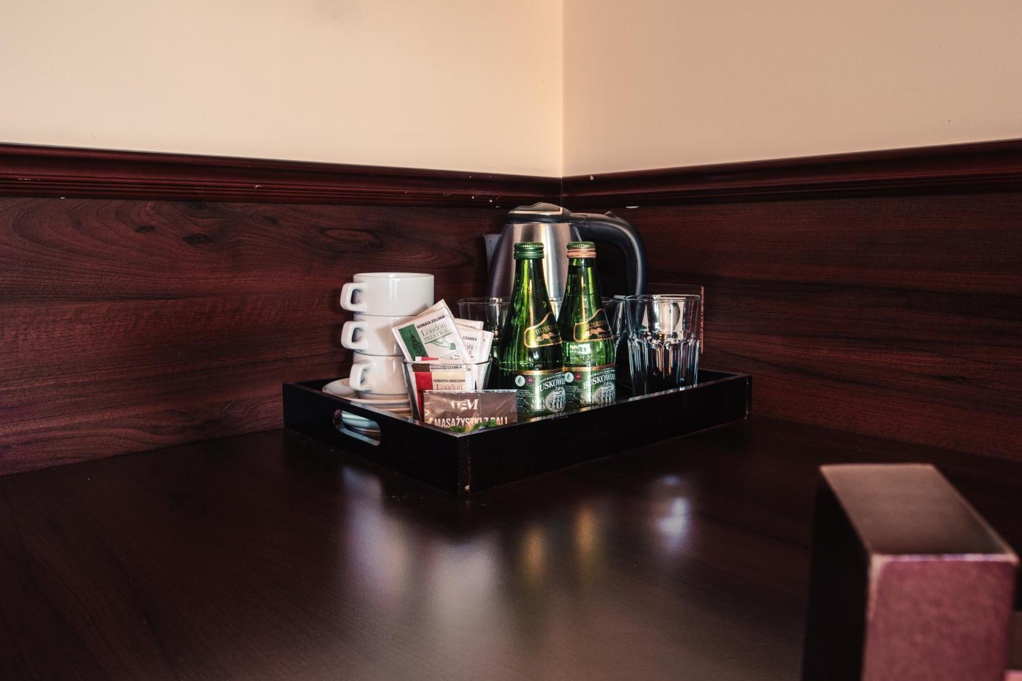Shoemaker Irish Pub & Accommodation Кельце Экстерьер фото