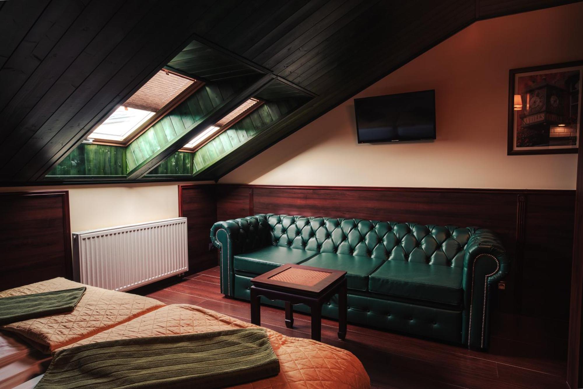 Shoemaker Irish Pub & Accommodation Кельце Экстерьер фото